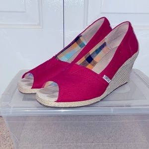 Tom’s size - 10 Red color. Trying to find a new home for these beauties!